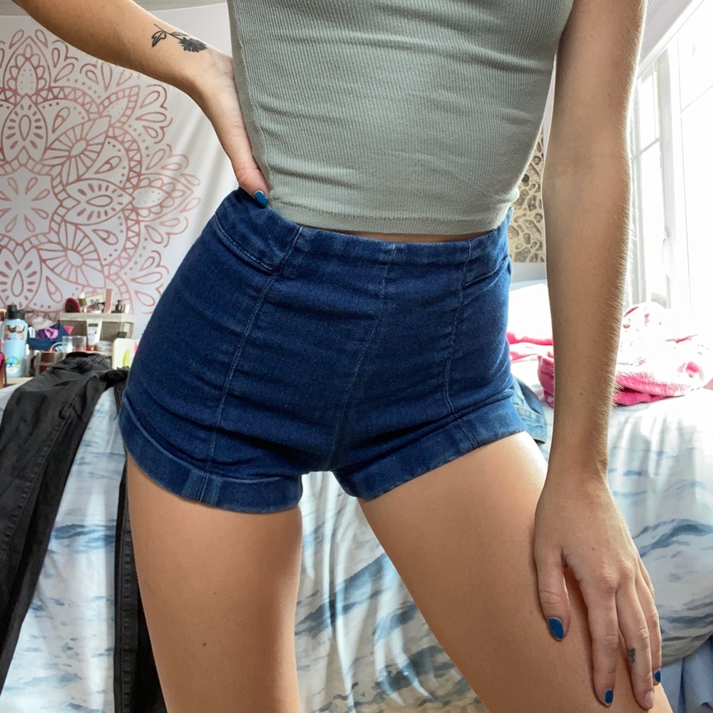 STRETCHY HIGH WAISTED F21 SHORTS